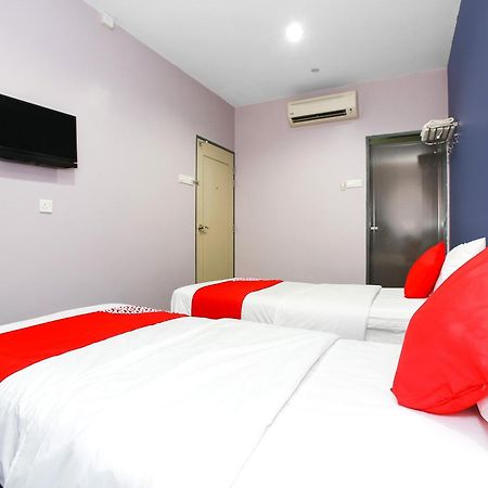 OYO 89332 De Hotel Teluk Intan Buitenkant foto