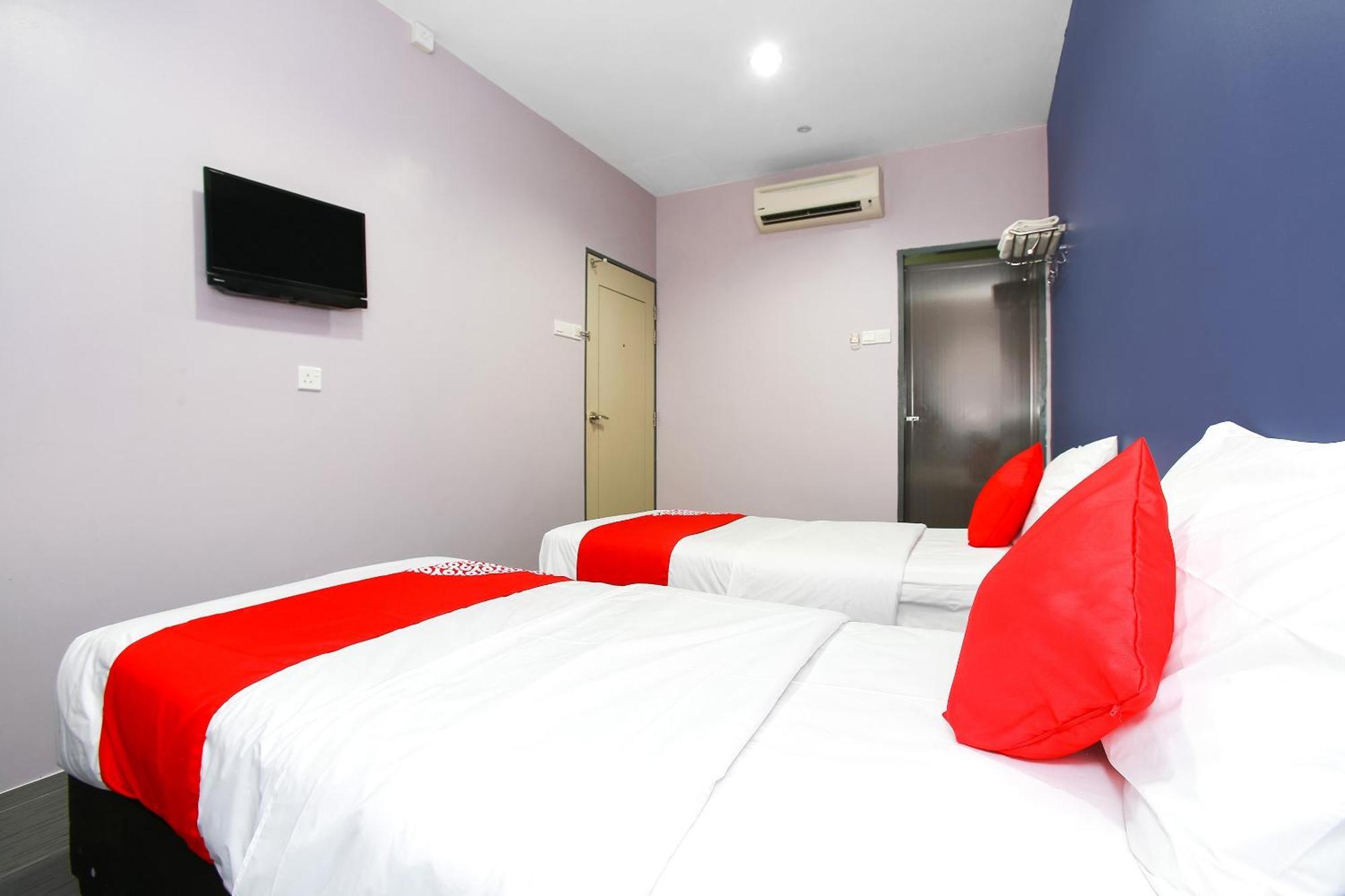 OYO 89332 De Hotel Teluk Intan Buitenkant foto