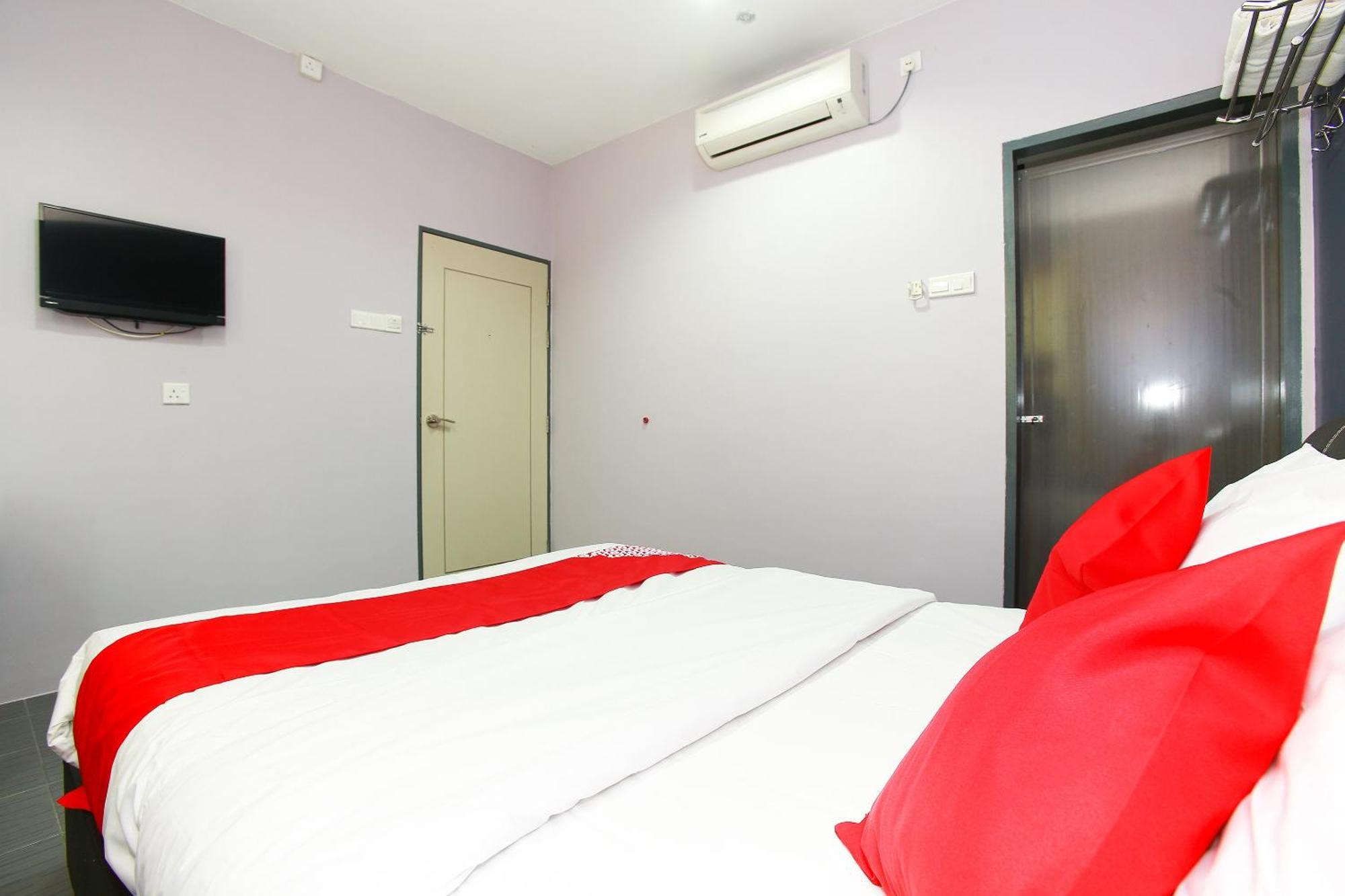 OYO 89332 De Hotel Teluk Intan Buitenkant foto