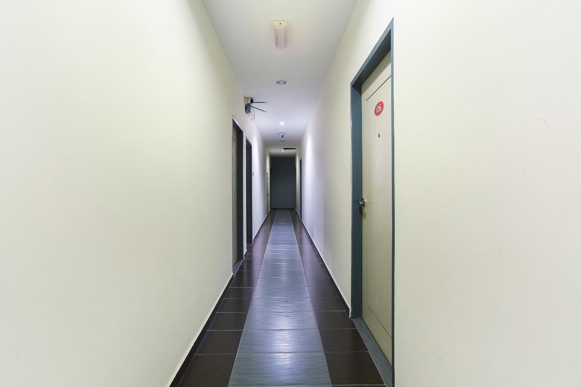 OYO 89332 De Hotel Teluk Intan Buitenkant foto