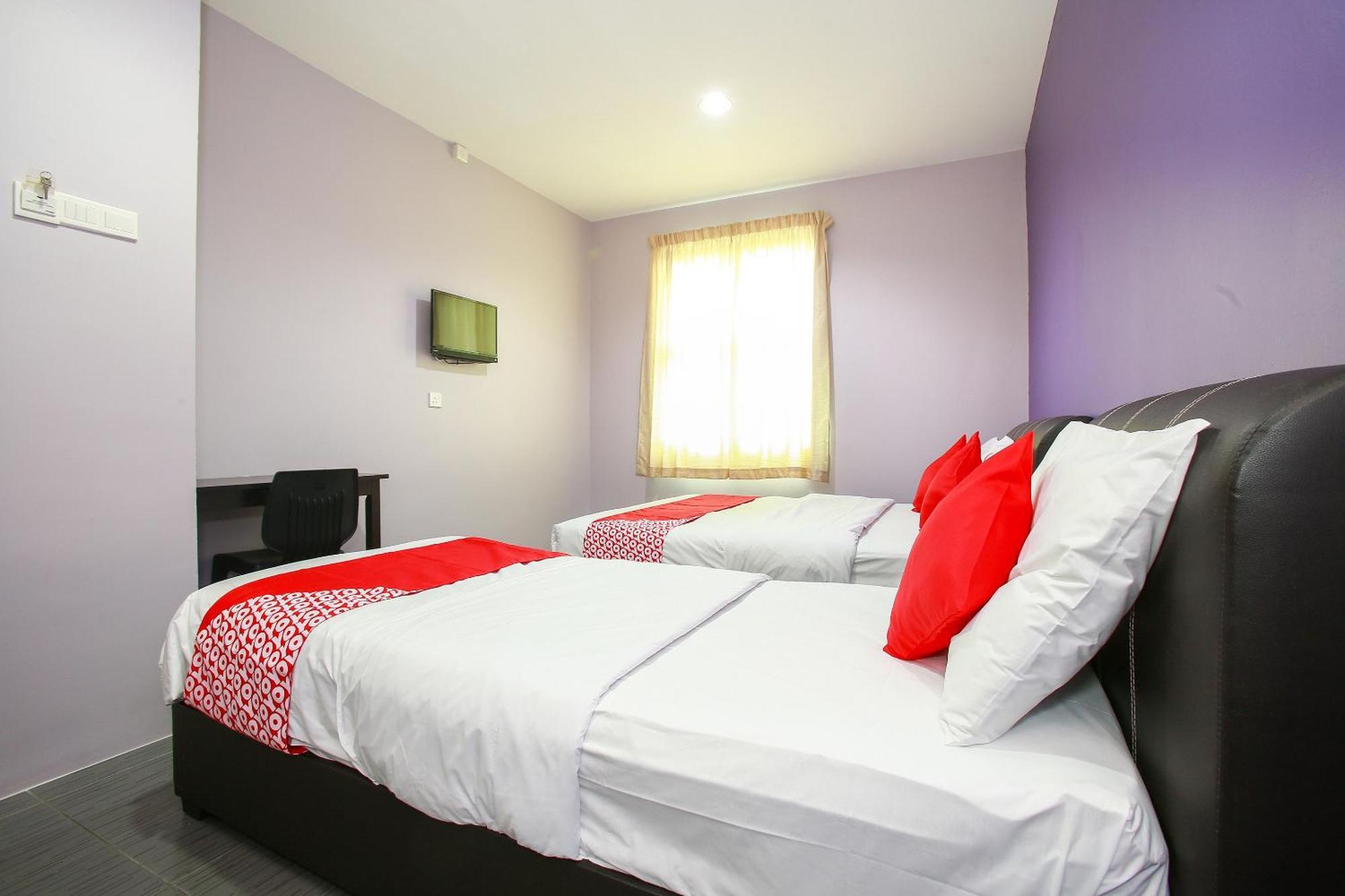 OYO 89332 De Hotel Teluk Intan Buitenkant foto