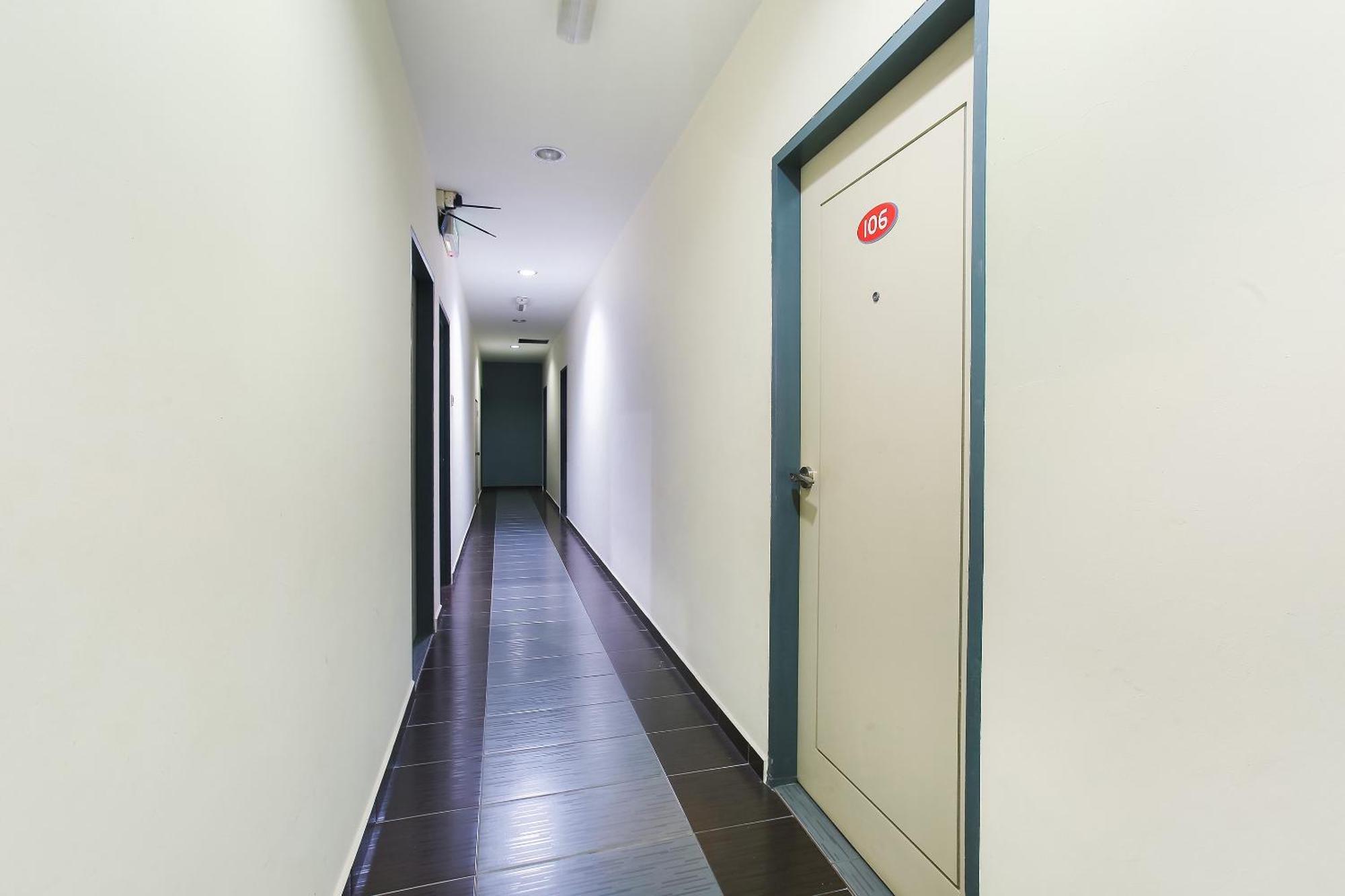 OYO 89332 De Hotel Teluk Intan Buitenkant foto