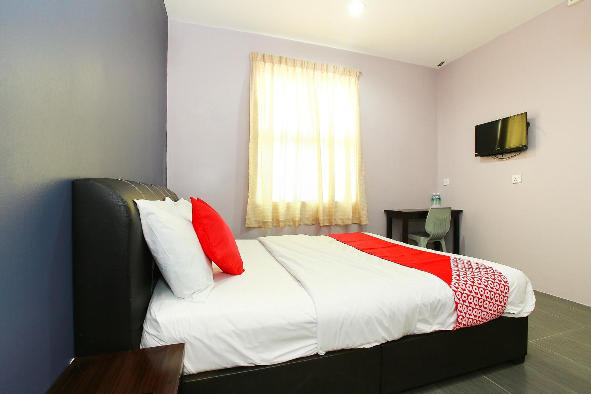 OYO 89332 De Hotel Teluk Intan Buitenkant foto