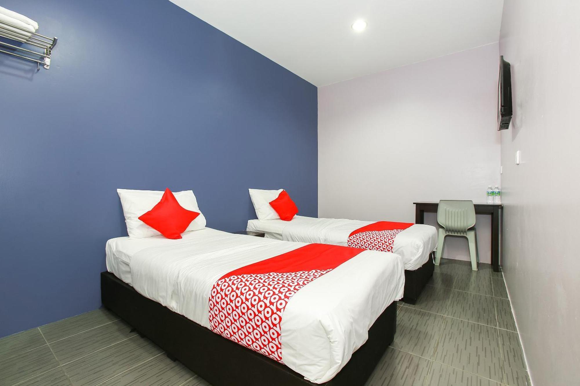 OYO 89332 De Hotel Teluk Intan Buitenkant foto
